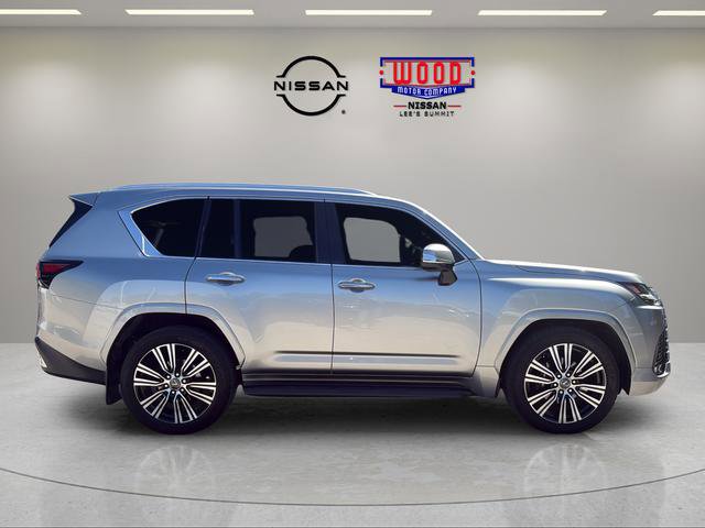 Used 2024 Lexus LX 600 4WD w/ Luxury Package image 2