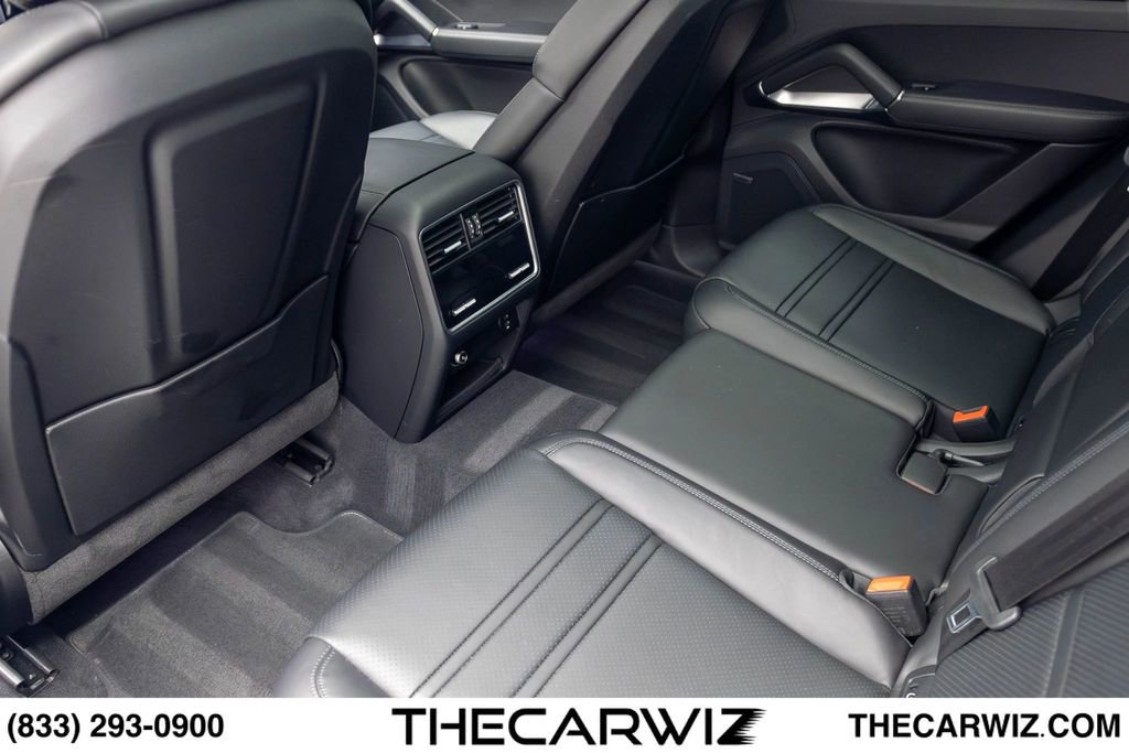Used 2023 Porsche Cayenne Turbo AWD/4WD image 74