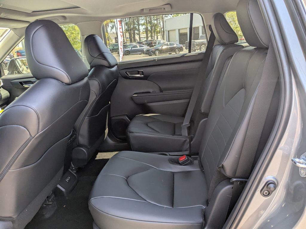 New 2026 Toyota Highlander XLE image 13