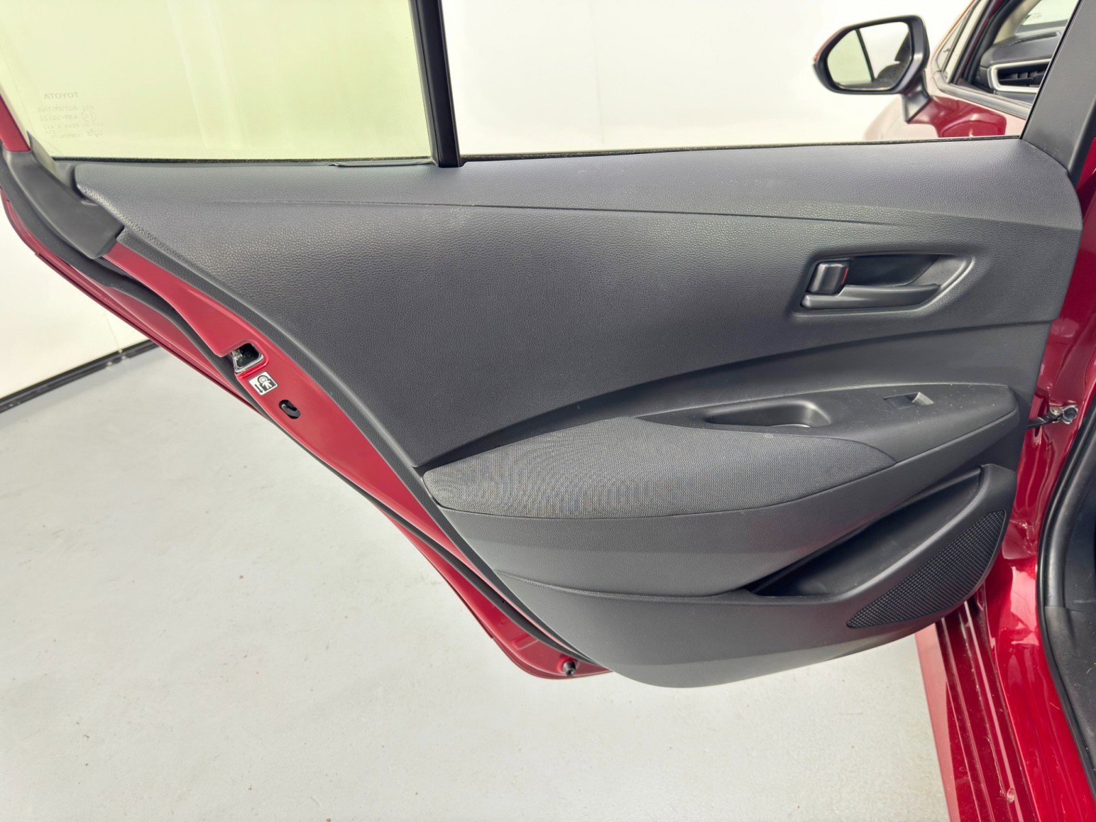 Used 2025 Toyota Corolla LE image 39