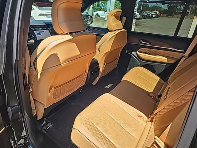 Used 2023 Jeep Grand Cherokee Summit w/ Luxury Tech Group V image 7