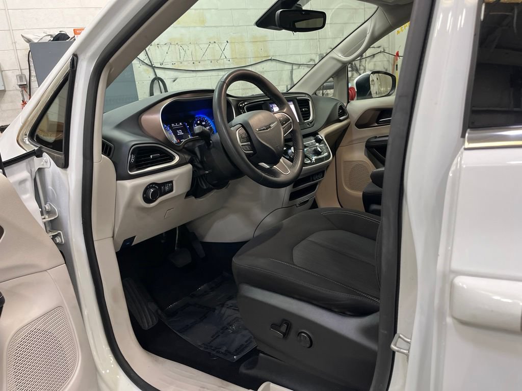Used 2023 Chrysler Voyager LX FWD image 12