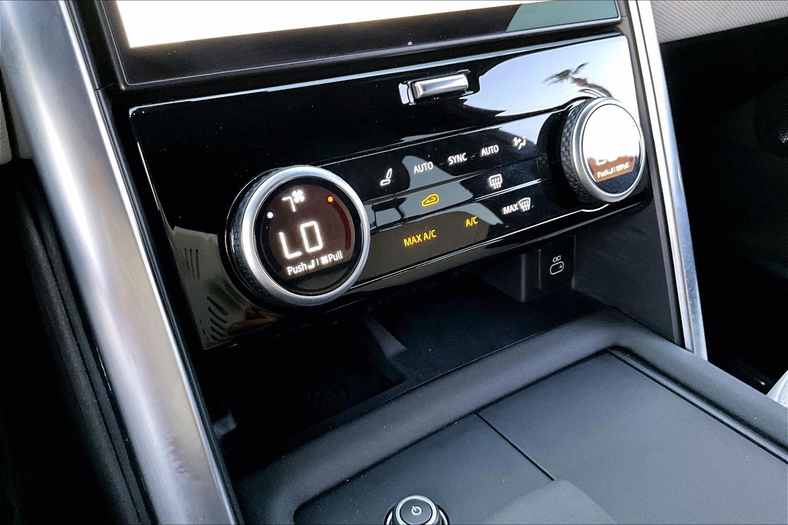 Used 2023 Land Rover Discovery S R-Dynamic image 32