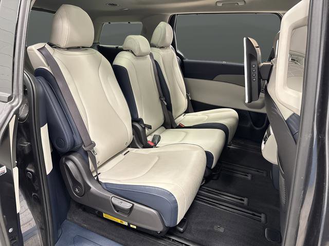 Used 2025 Kia Carnival SX image 33