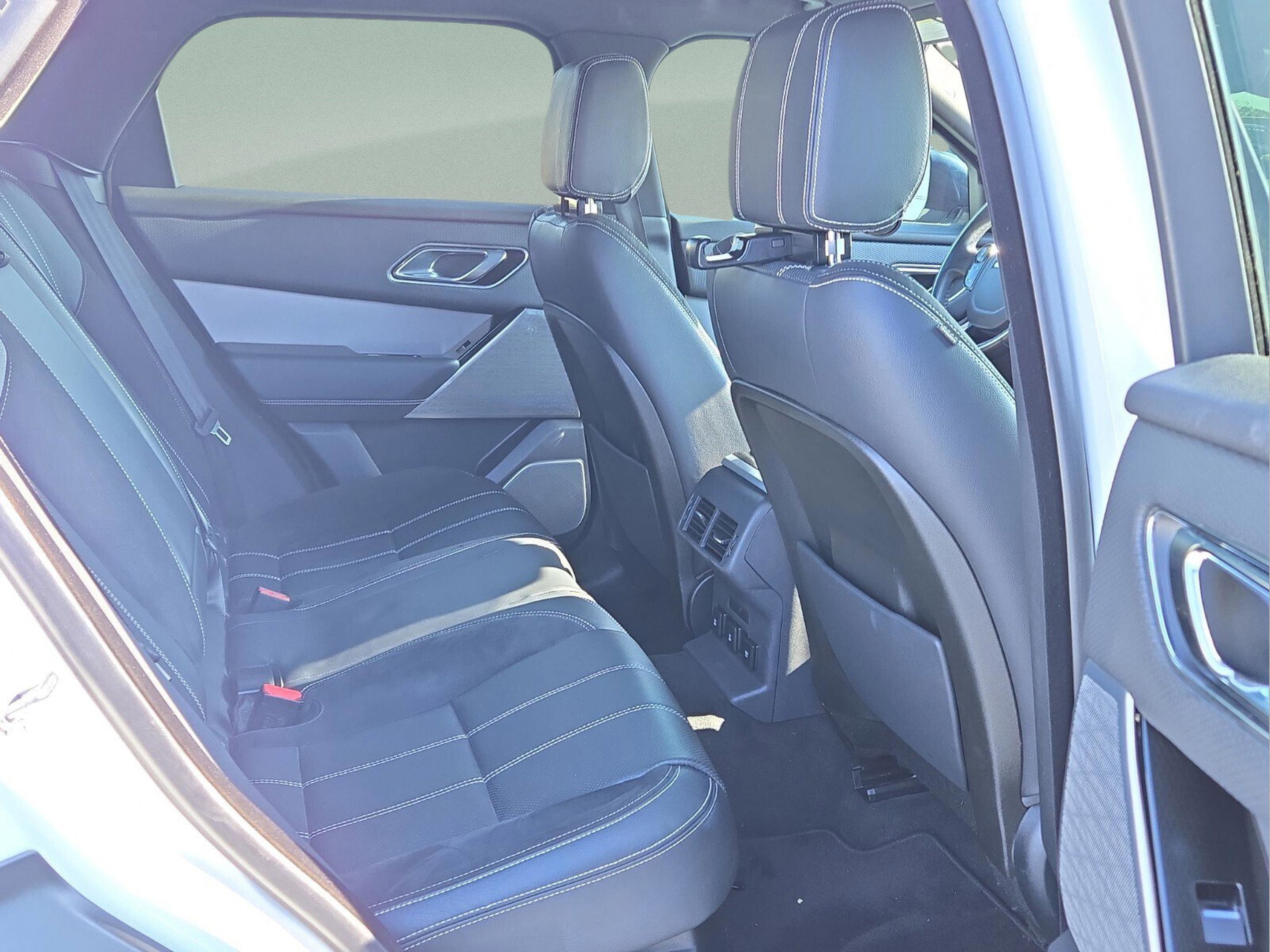 Used 2019 Land Rover Range Rover Velar R-Dynamic SE image 11