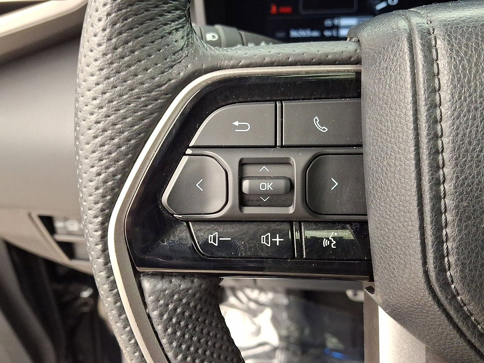 Certified 2024 Toyota Sequoia SR5 w/ SR5 Premium Package AWD/4WD image 17