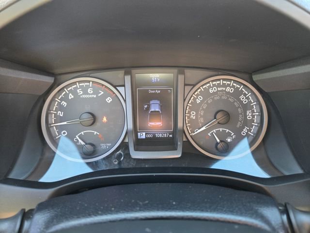 Used 2018 Toyota Tacoma TRD Sport AWD/4WD image 28