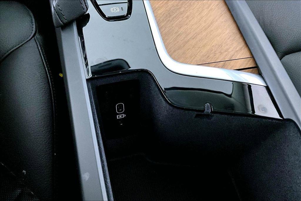 Used 2024 Volvo XC90 B6 Plus w/ Protection Package image 35