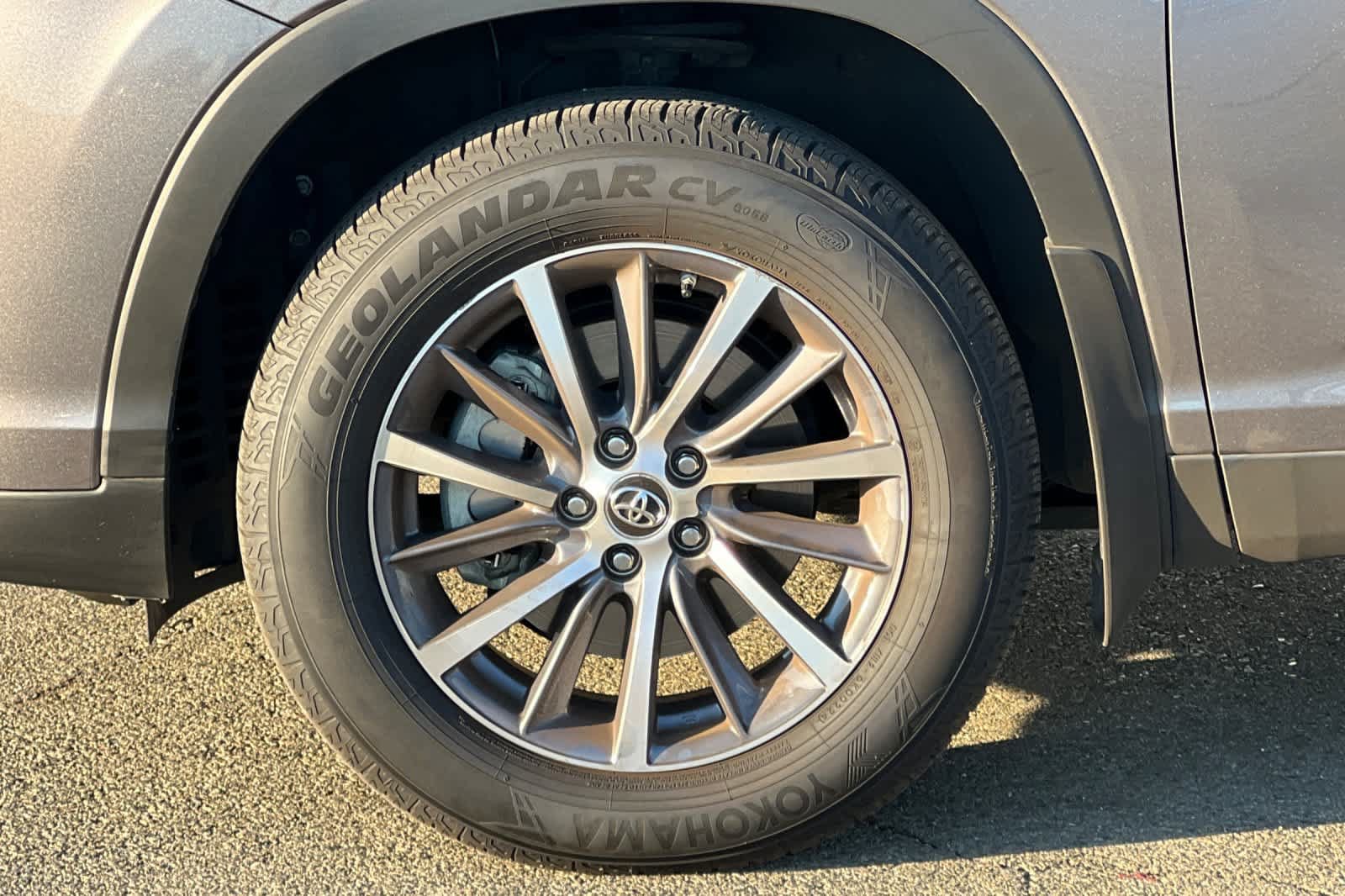 Used 2019 Toyota Highlander XLE AWD/4WD image 13
