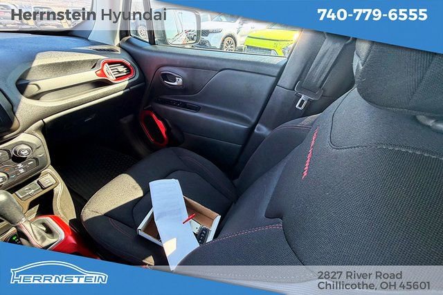 Used 2020 Jeep Renegade Trailhawk w/ Cold Weather Group image 11