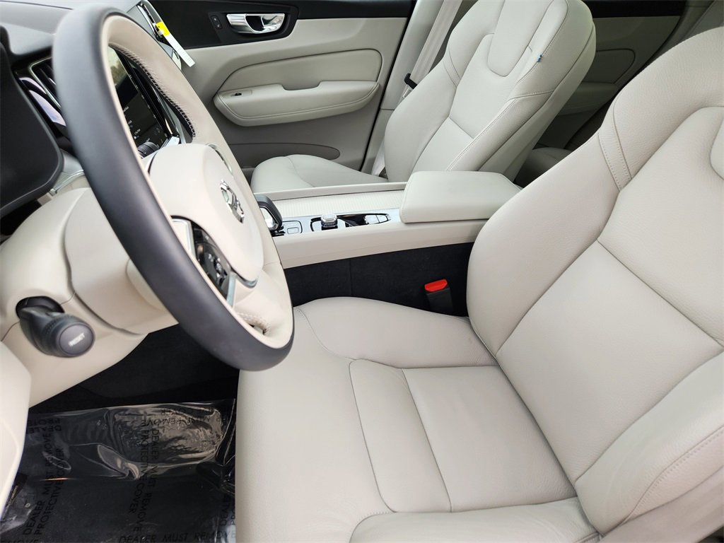 Used 2025 Volvo XC60 B5 Core w/ Protection Package Premier image 11