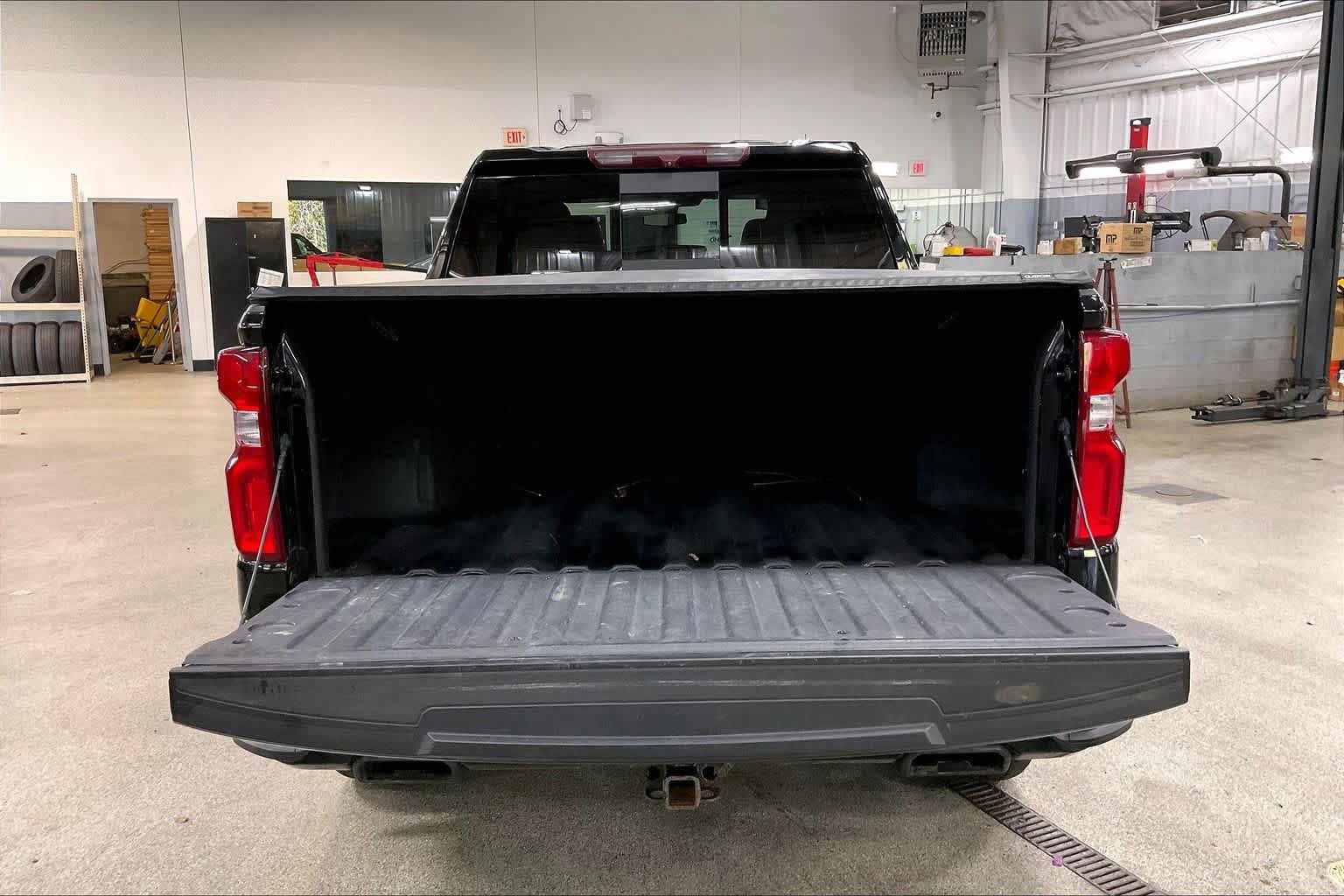 Used 2020 Chevrolet Silverado 1500 LT Trail Boss w/ Midnight Edition AWD/4WD image 34