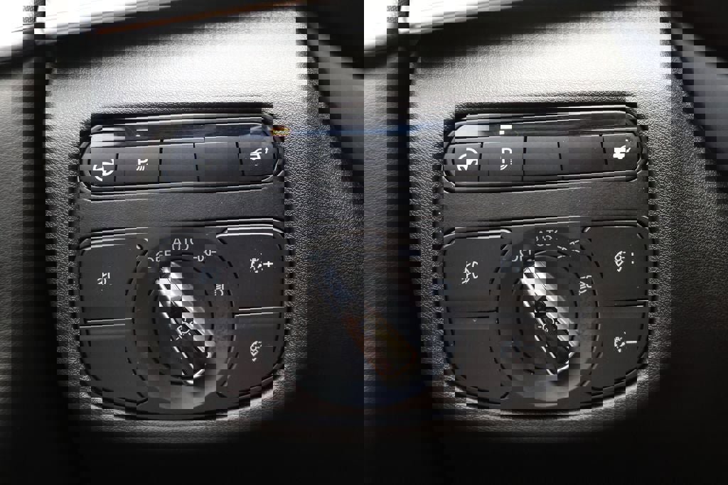 Used 2021 INFINITI QX50 Luxe w/ Appearance Package image 29