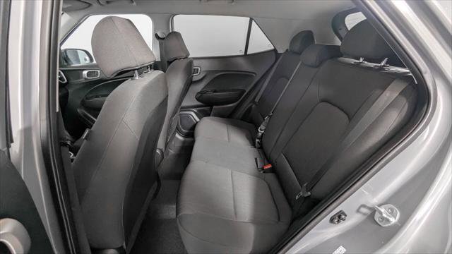 Used 2021 Hyundai Venue SE image 17