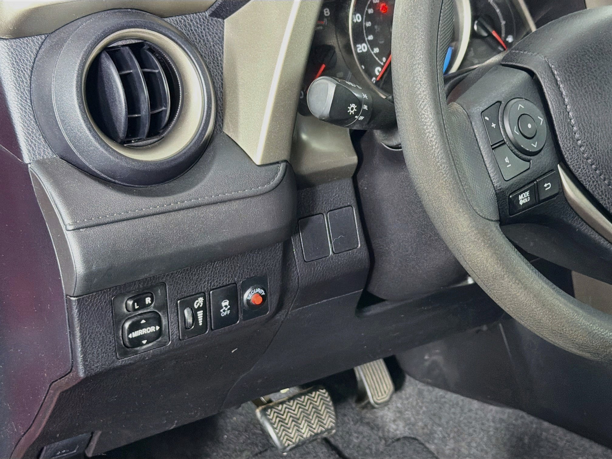 Used 2015 Toyota RAV4 LE FWD image 16