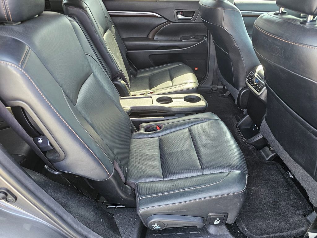 Used 2016 Toyota Highlander Limited Platinum AWD/4WD image 12