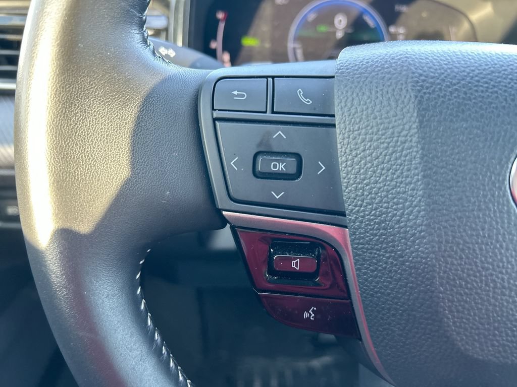 Used 2025 Toyota Camry SE FWD image 16