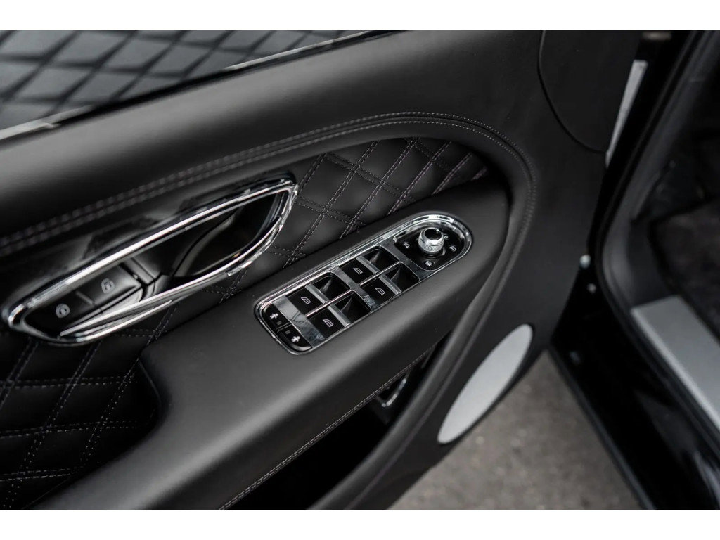 Used 2022 Bentley Bentayga image 25