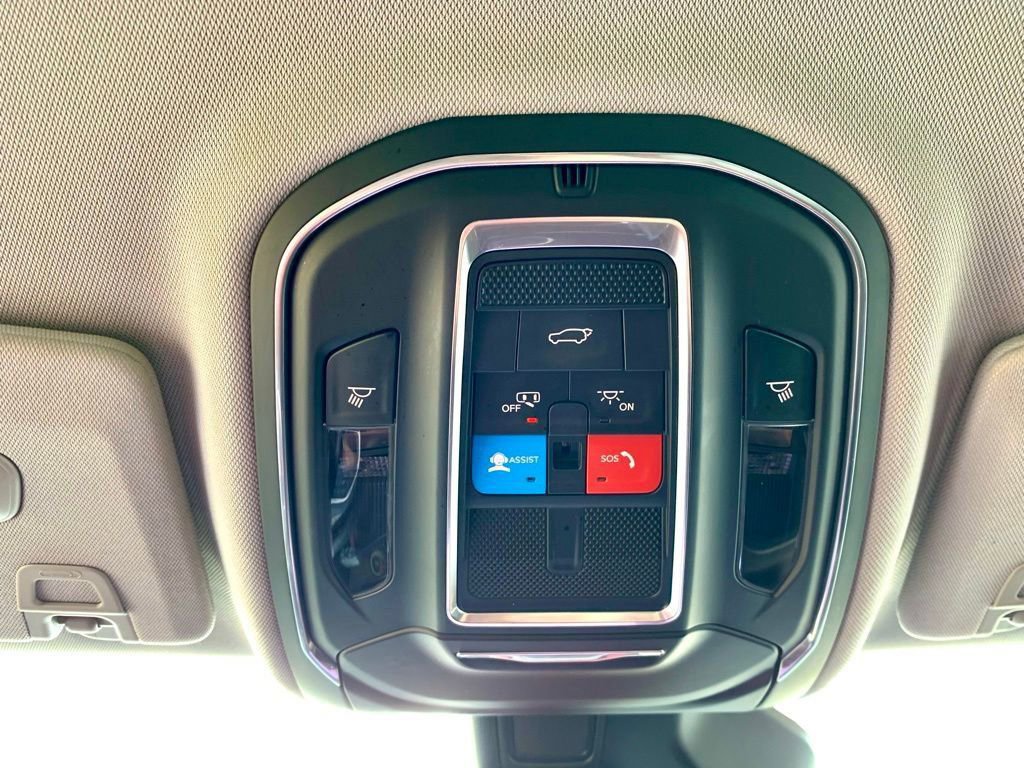 Used 2022 Jeep Grand Cherokee L Limited AWD/4WD image 45