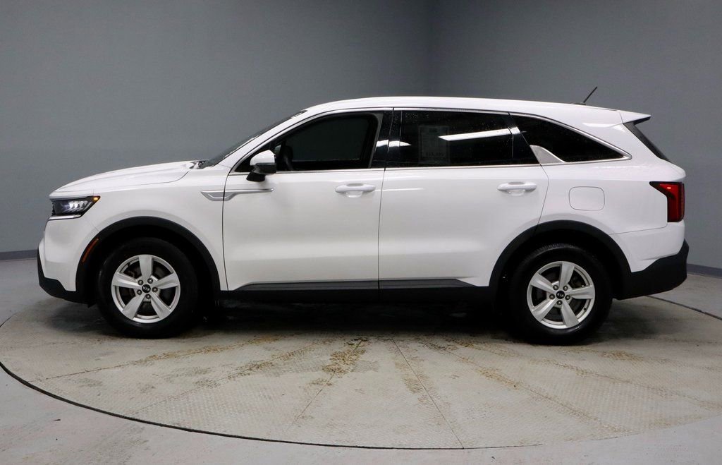 Used 2021 Kia Sorento LX image 9