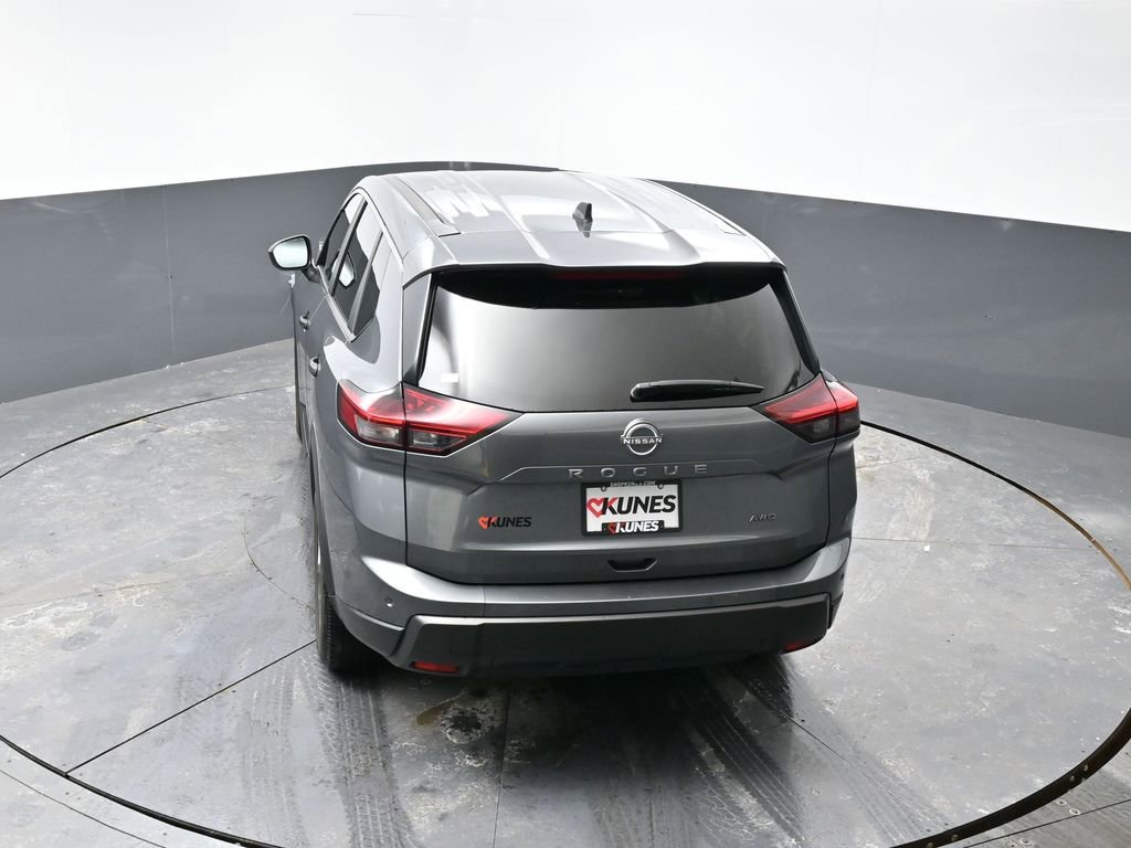 Used 2024 Nissan Rogue S image 47