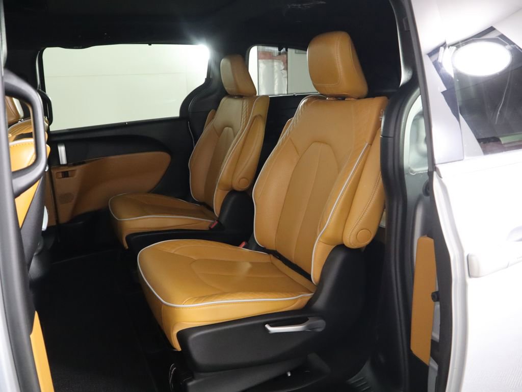 Used 2022 Chrysler Pacifica Pinnacle image 22