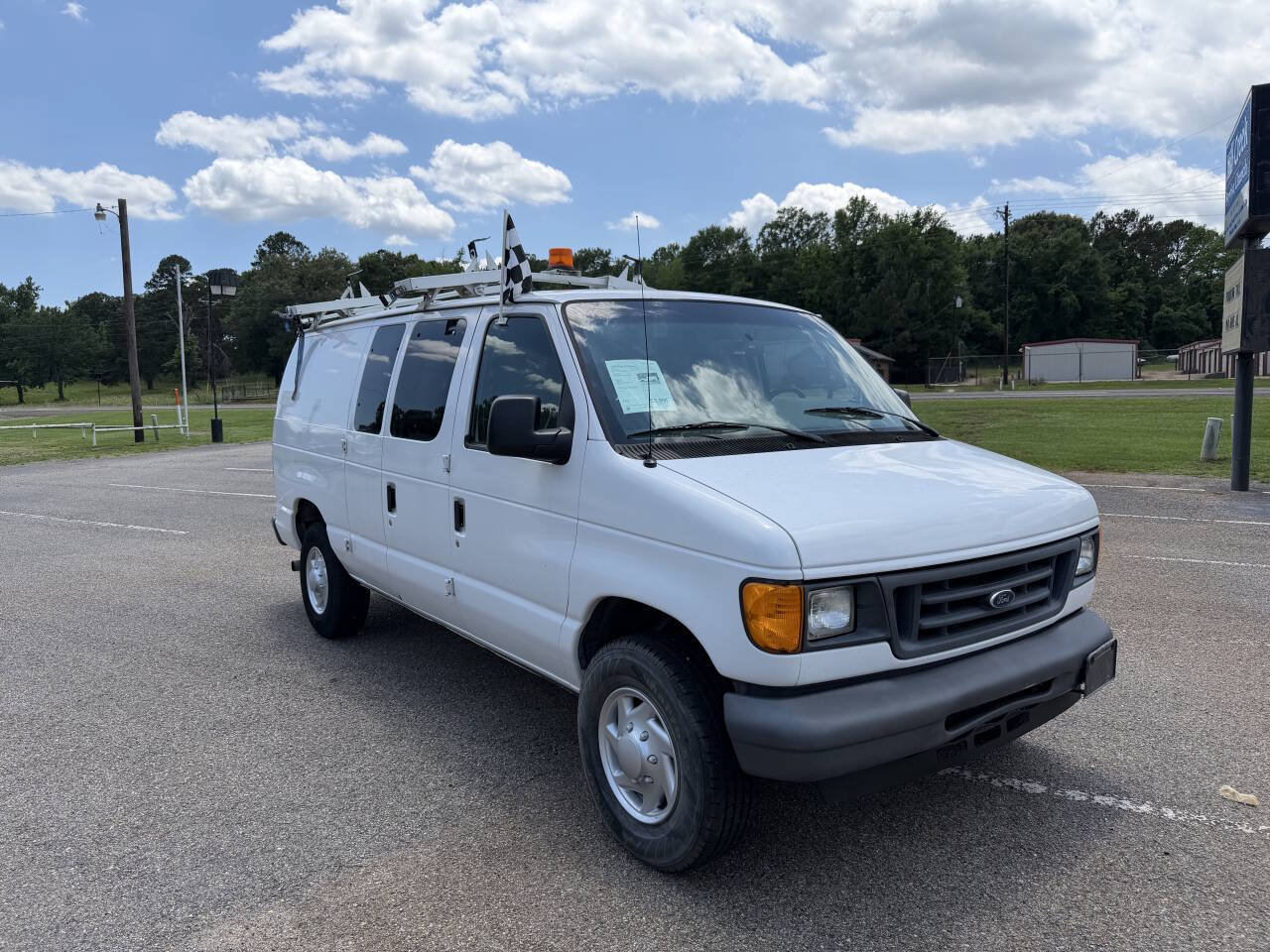 Used 2007 Ford E-250 and Econoline 250 RWD image 2
