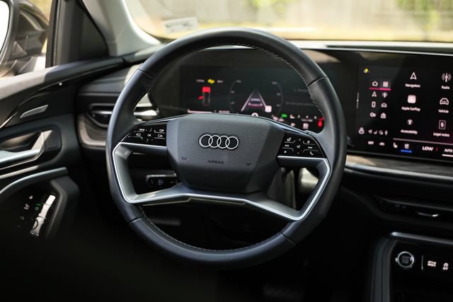 Used 2025 Audi Q5 Premium Plus w/ Premium Plus AWD/4WD image 27