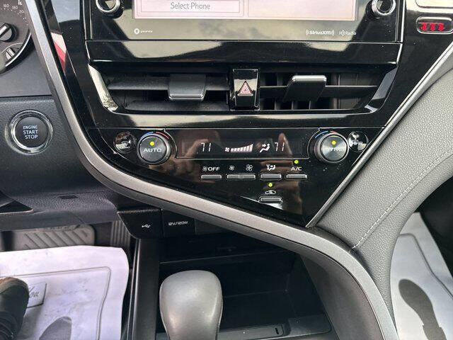Used 2021 Toyota Camry SE w/ Cold Weather Package image 23
