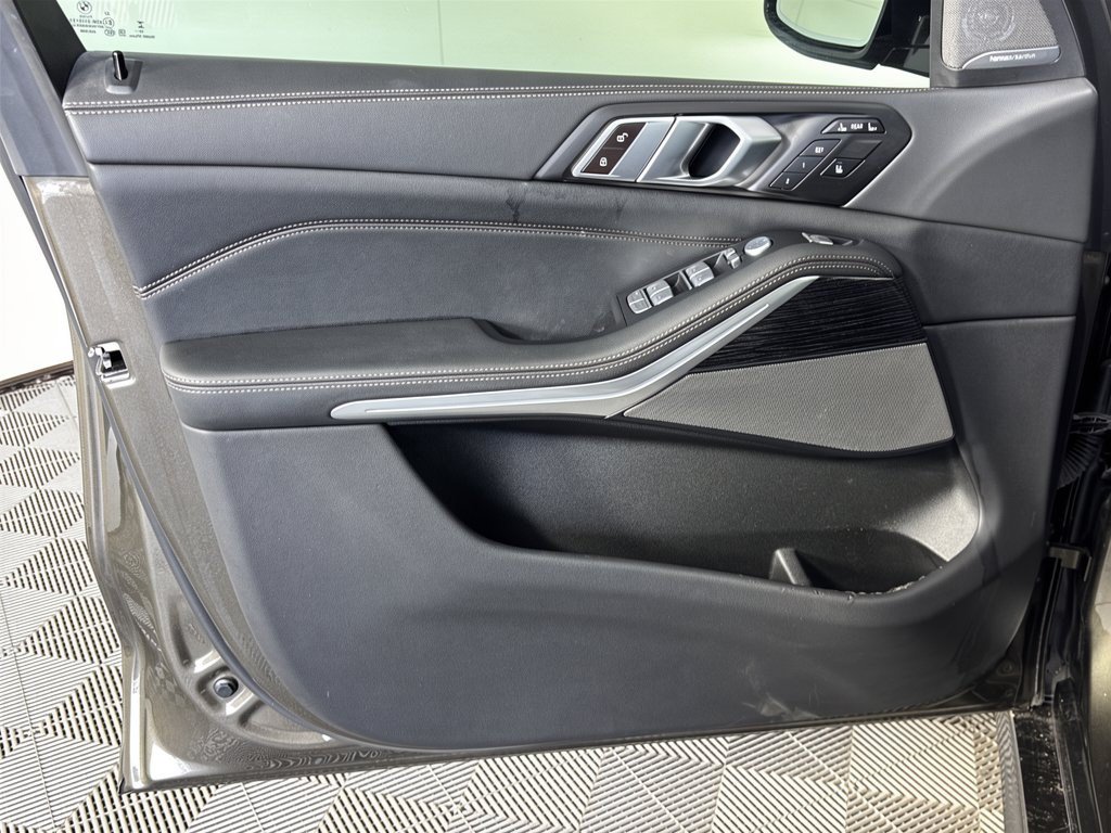 Used 2024 BMW X7 xDrive40i w/ M Sport Package AWD/4WD image 14