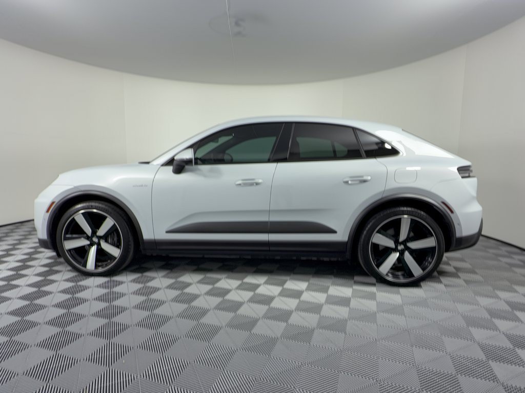 Certified 2024 Porsche Macan 4 Electric AWD/4WD image 2