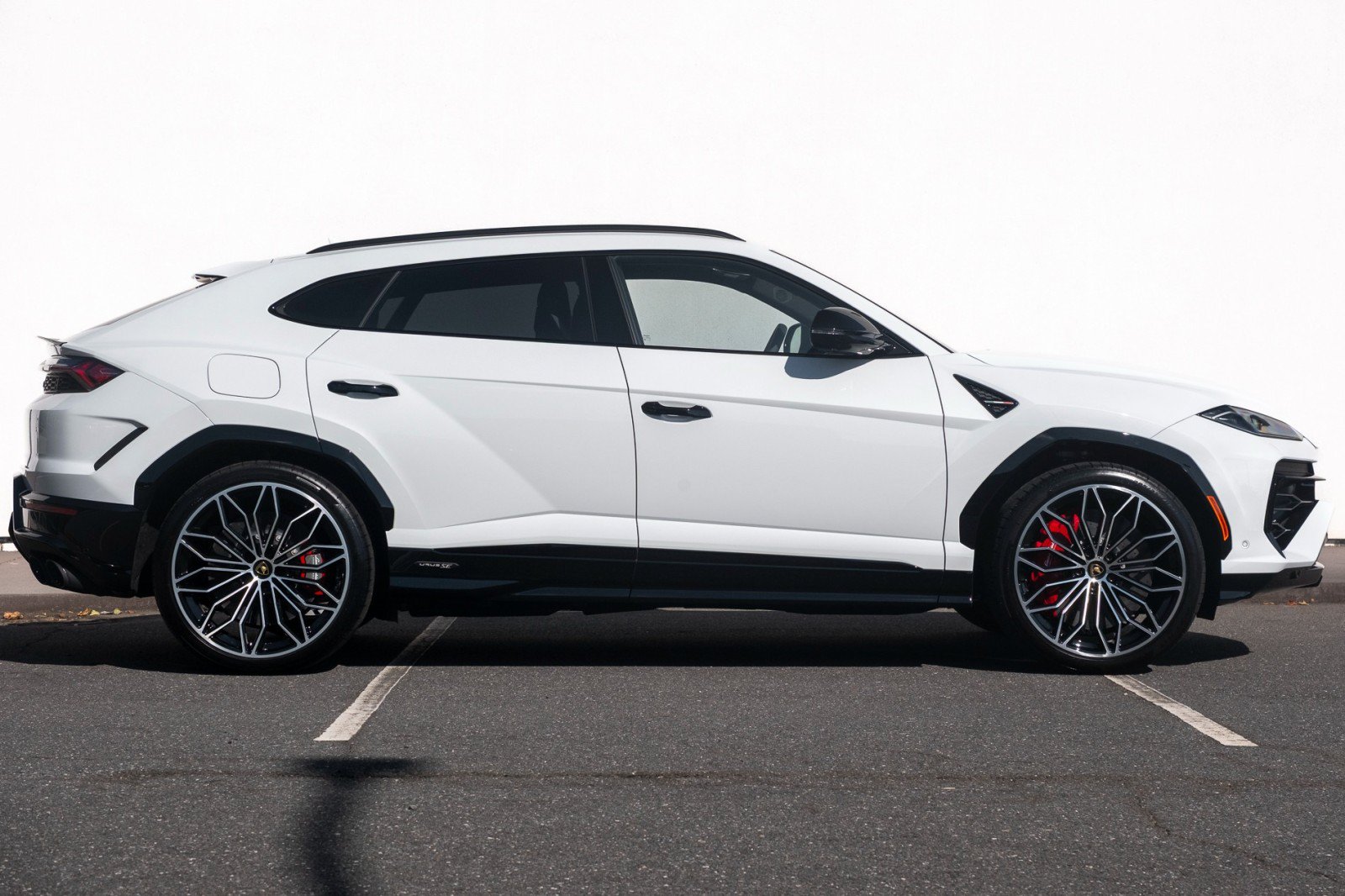 Used 2025 Lamborghini Urus SE AWD/4WD image 5
