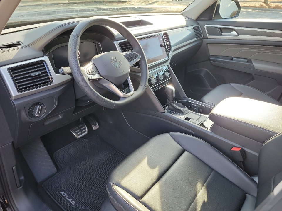 Used 2021 Volkswagen Atlas SEL R-Line image 33