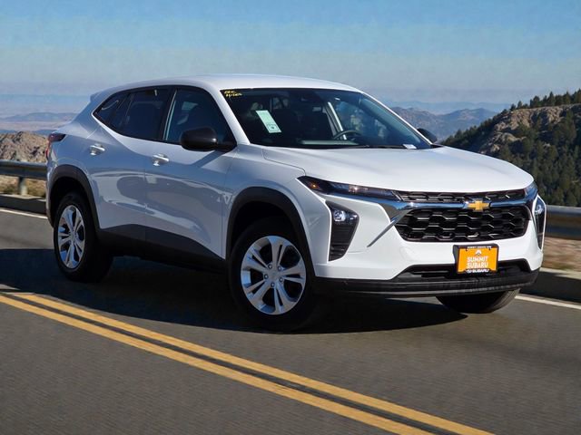 Used 2025 Chevrolet Trax LS image 2