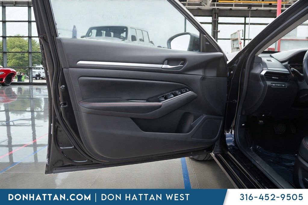 Used 2024 Nissan Altima 2.5 SR FWD image 13