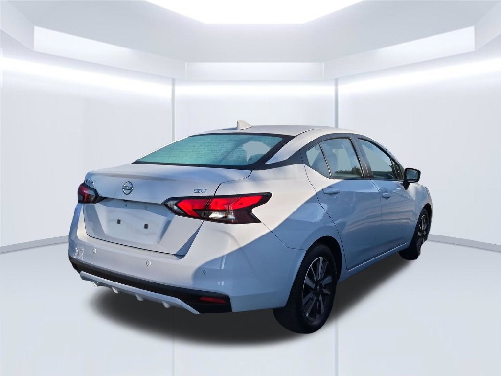 Used 2024 Nissan Versa SV FWD image 3