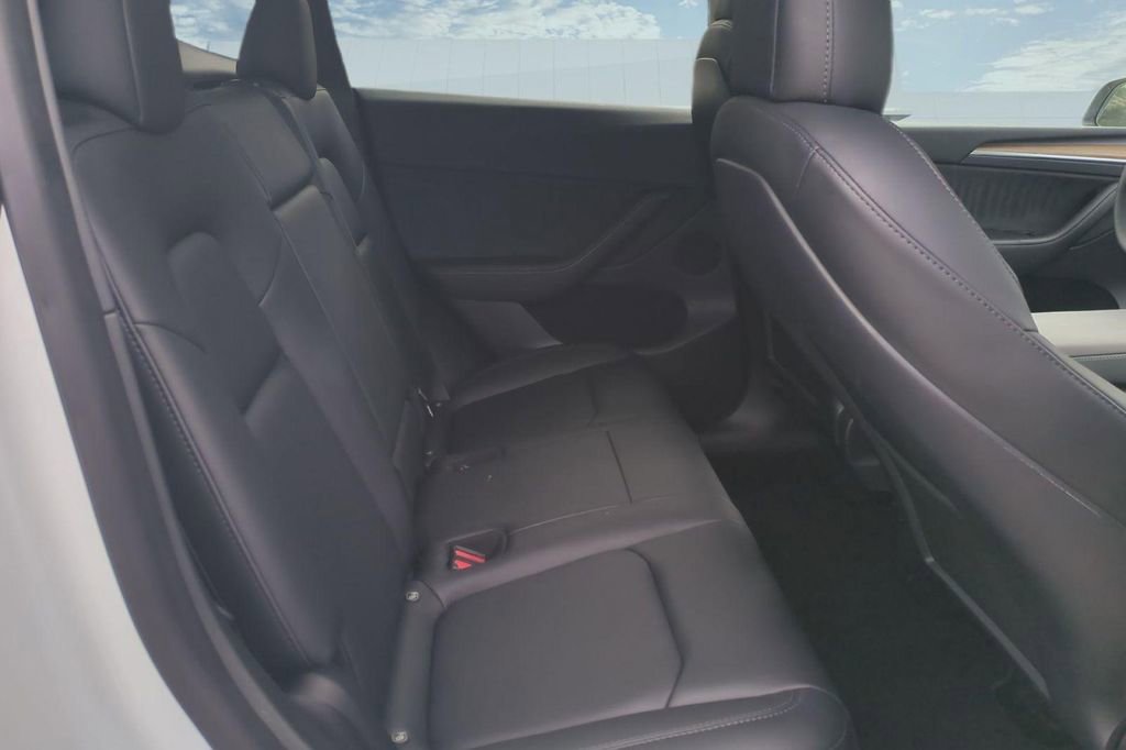 Used 2022 Tesla Model Y Long Range AWD/4WD image 17