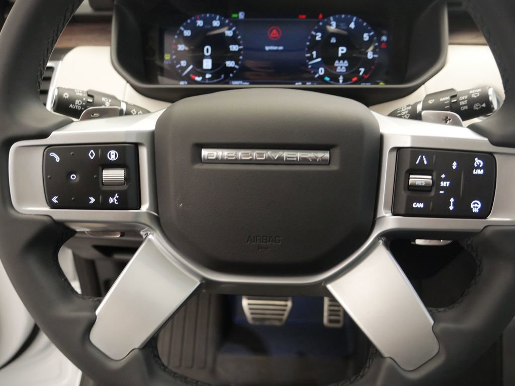 Used 2025 Land Rover Discovery Dynamic SE image 41