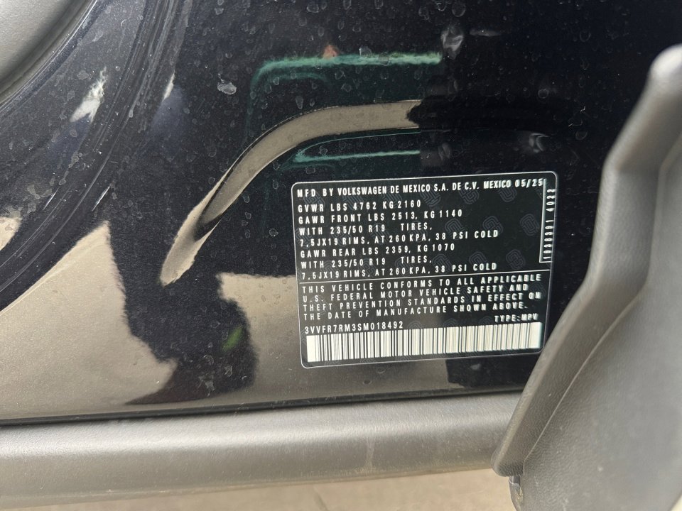 Certified 2025 Volkswagen Tiguan SE image 39