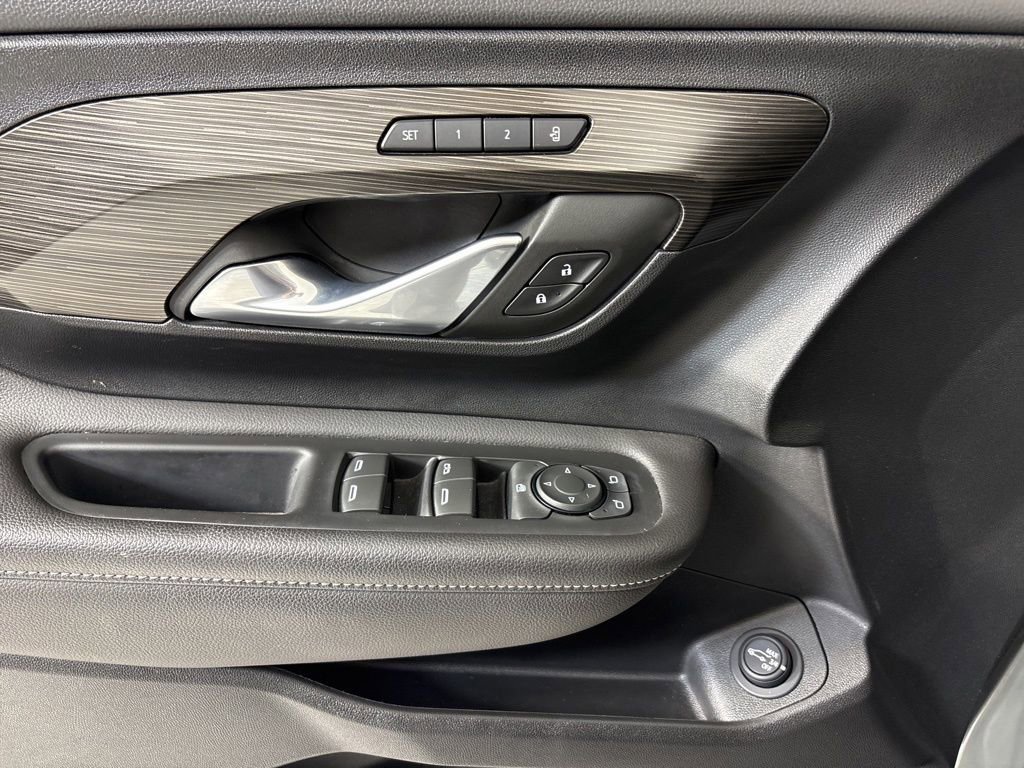 Used 2023 GMC Terrain SLT w/ Elevation Edition image 17