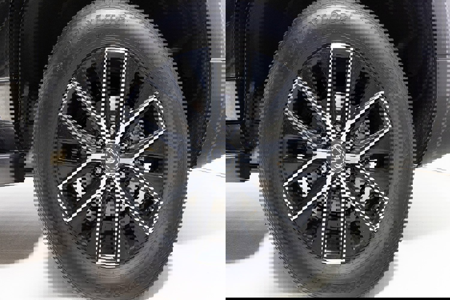 Used 2024 Lexus GX 550 image 13