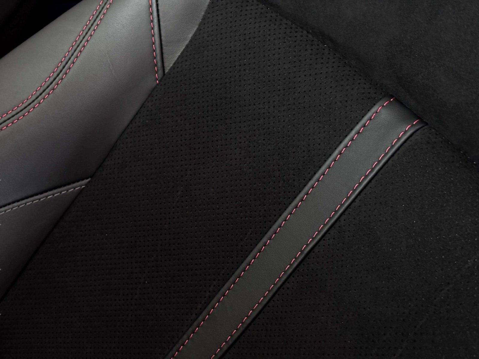 Used 2025 Aston Martin DBX 707 image 17