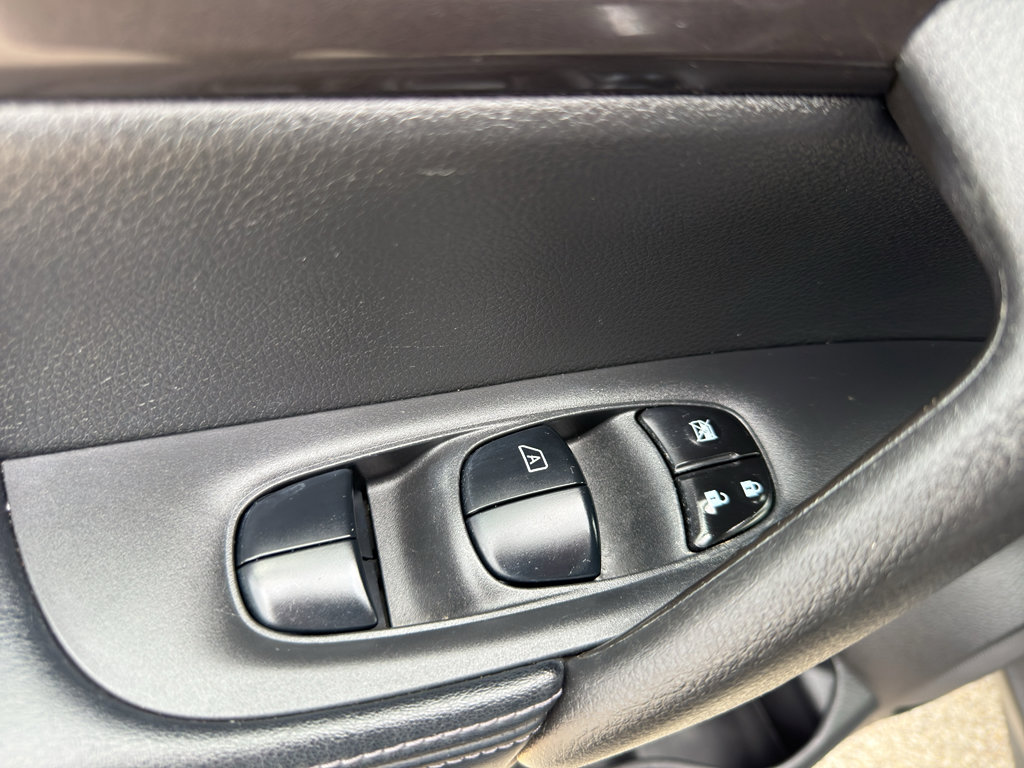 Used 2019 Nissan Rogue SV w/ Sun & Sound Touring Package AWD/4WD image 12