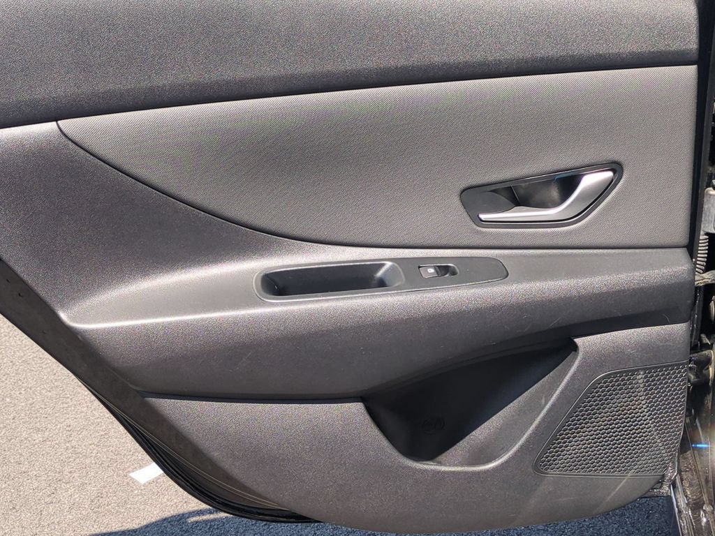 Used 2025 Hyundai Elantra SEL FWD image 27