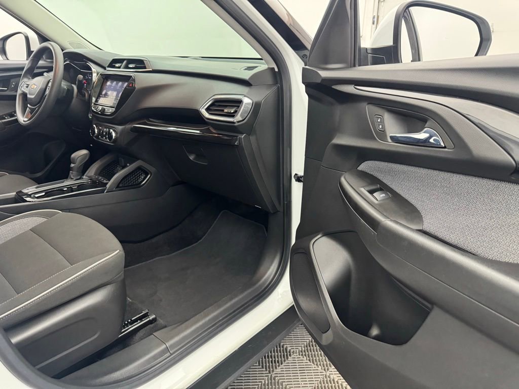 Used 2023 Chevrolet TrailBlazer LT w/ Convenience Package AWD/4WD image 28