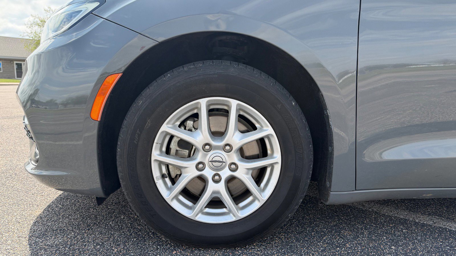 Used 2022 Chrysler Pacifica Touring-L FWD image 13