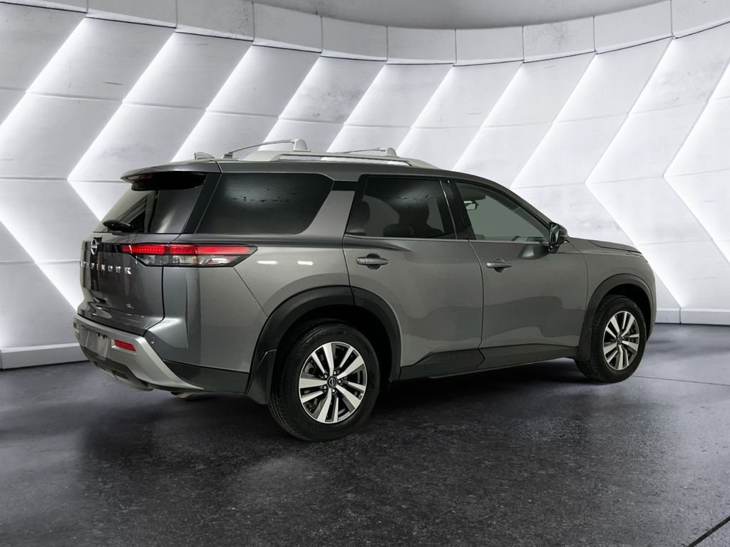 Used 2024 Nissan Pathfinder SL FWD image 4