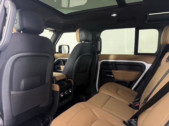 Used 2025 Land Rover Defender 110 V8 AWD/4WD image 26