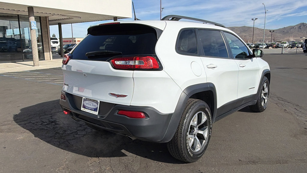 Used 2017 Jeep Cherokee Trailhawk image 3