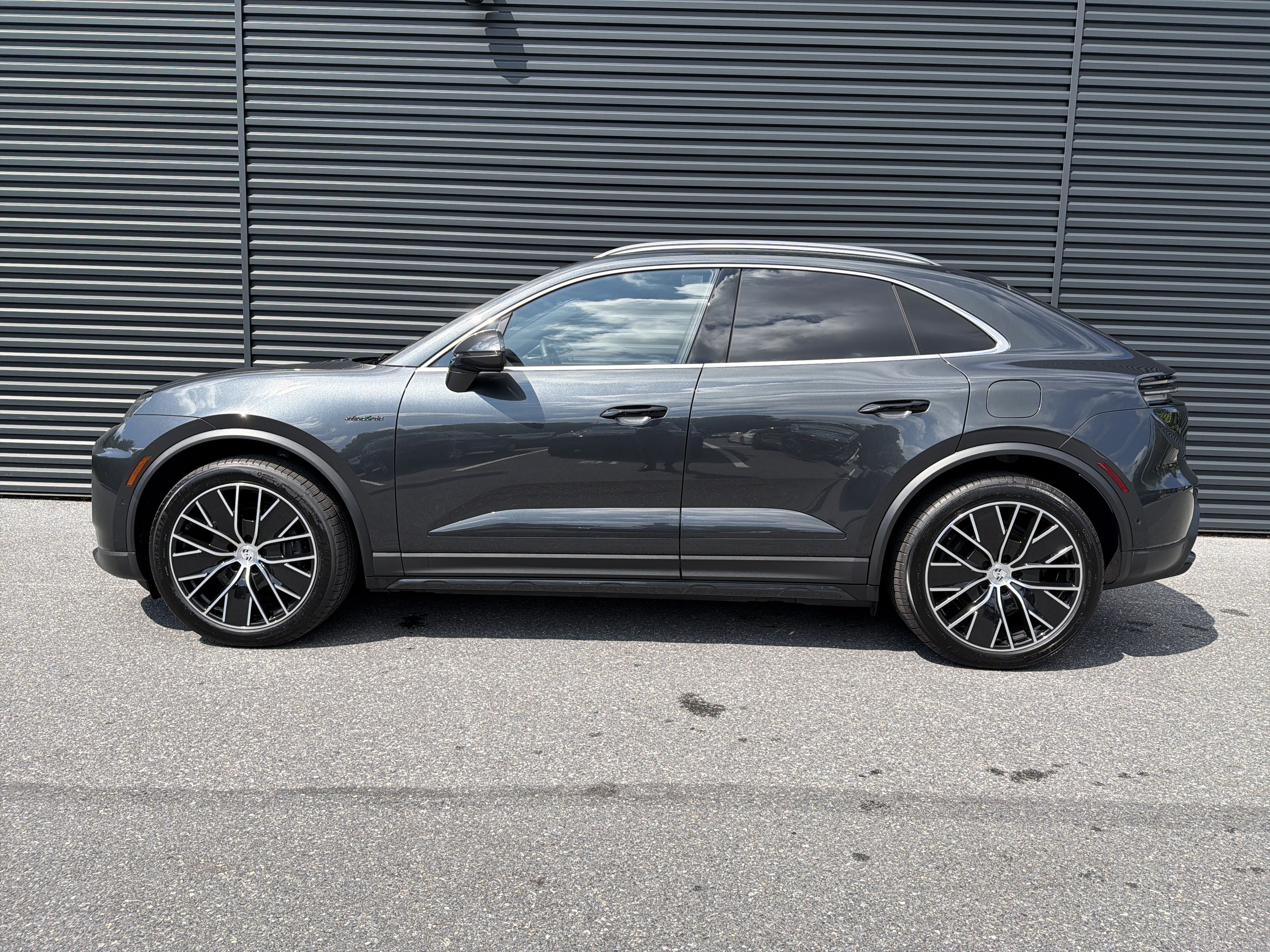 New 2025 Porsche Macan 4 Electric AWD/4WD image 2